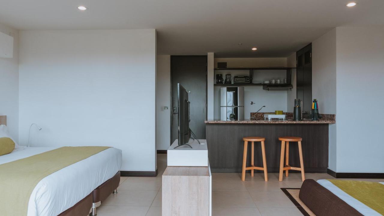 Travelers Rio Verde Living Suites Rionegro Exterior foto